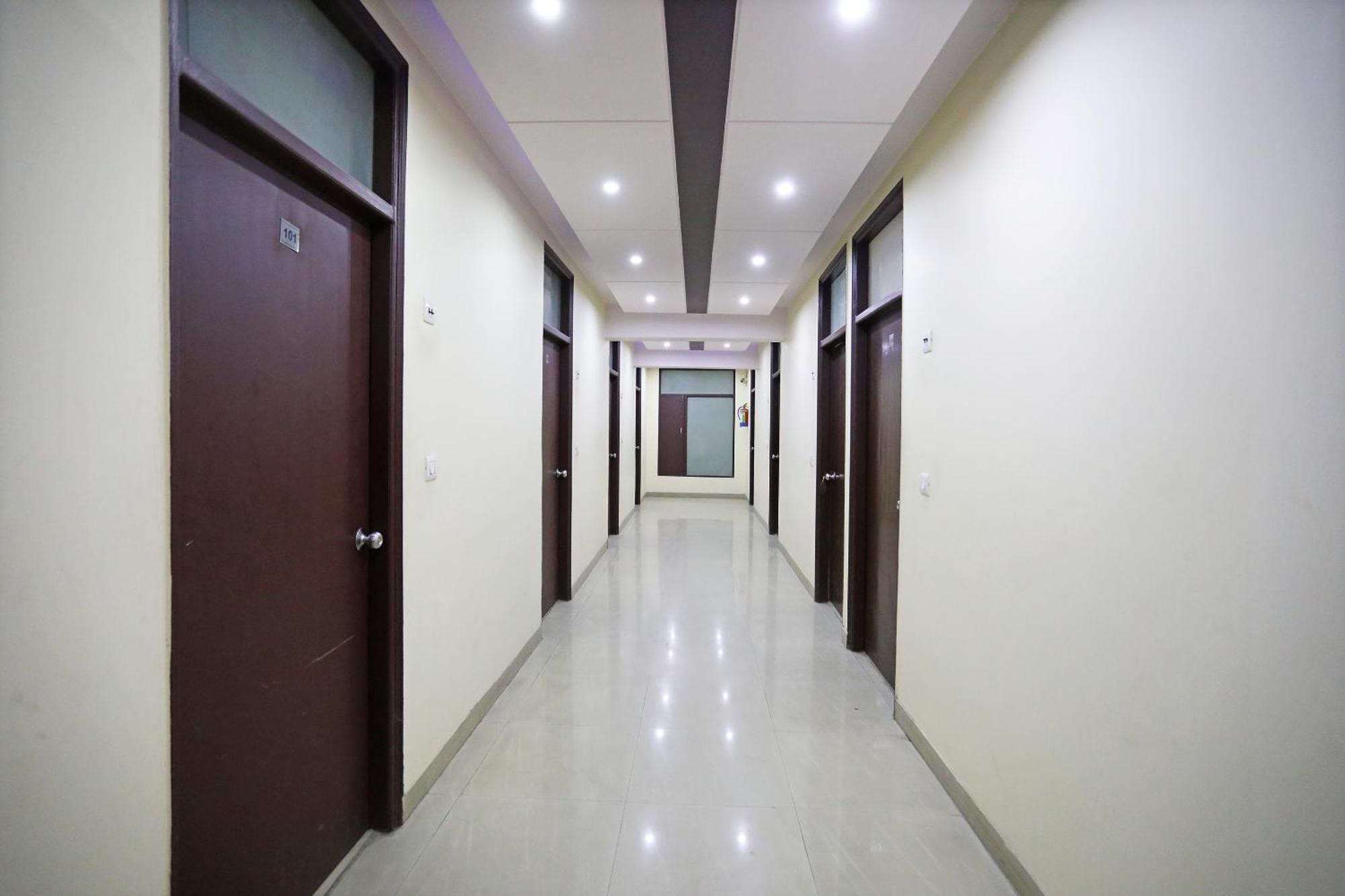 Hotel O Mahipalpur Inn New Delhi Buitenkant foto