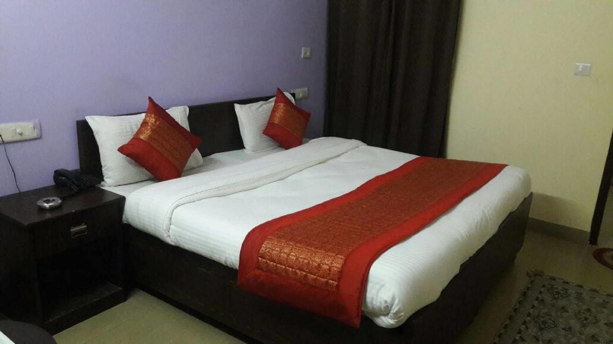 Hotel O Mahipalpur Inn New Delhi Buitenkant foto