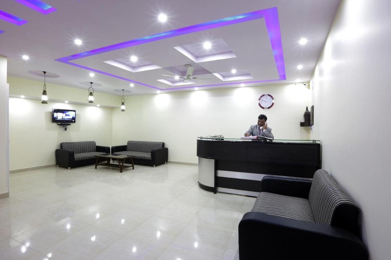 Hotel O Mahipalpur Inn New Delhi Buitenkant foto