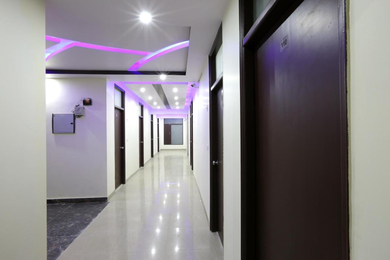 Hotel O Mahipalpur Inn New Delhi Buitenkant foto