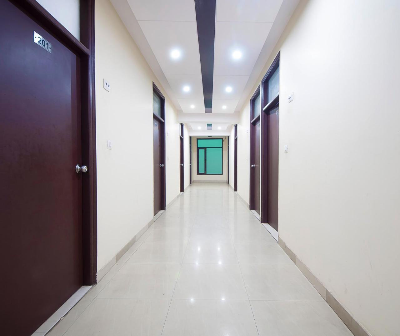 Hotel O Mahipalpur Inn New Delhi Buitenkant foto