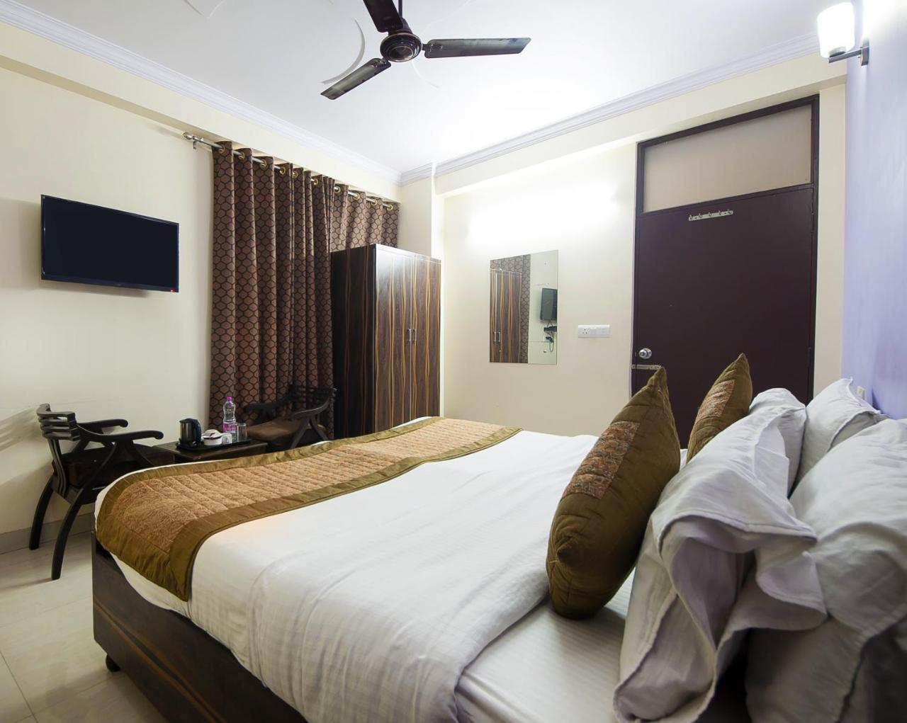 Hotel O Mahipalpur Inn New Delhi Buitenkant foto