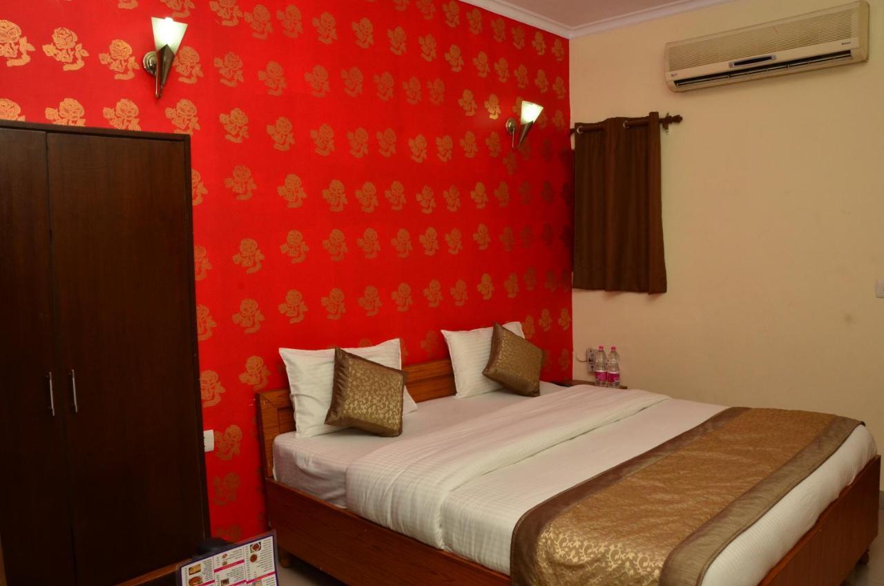 Hotel O Mahipalpur Inn New Delhi Buitenkant foto